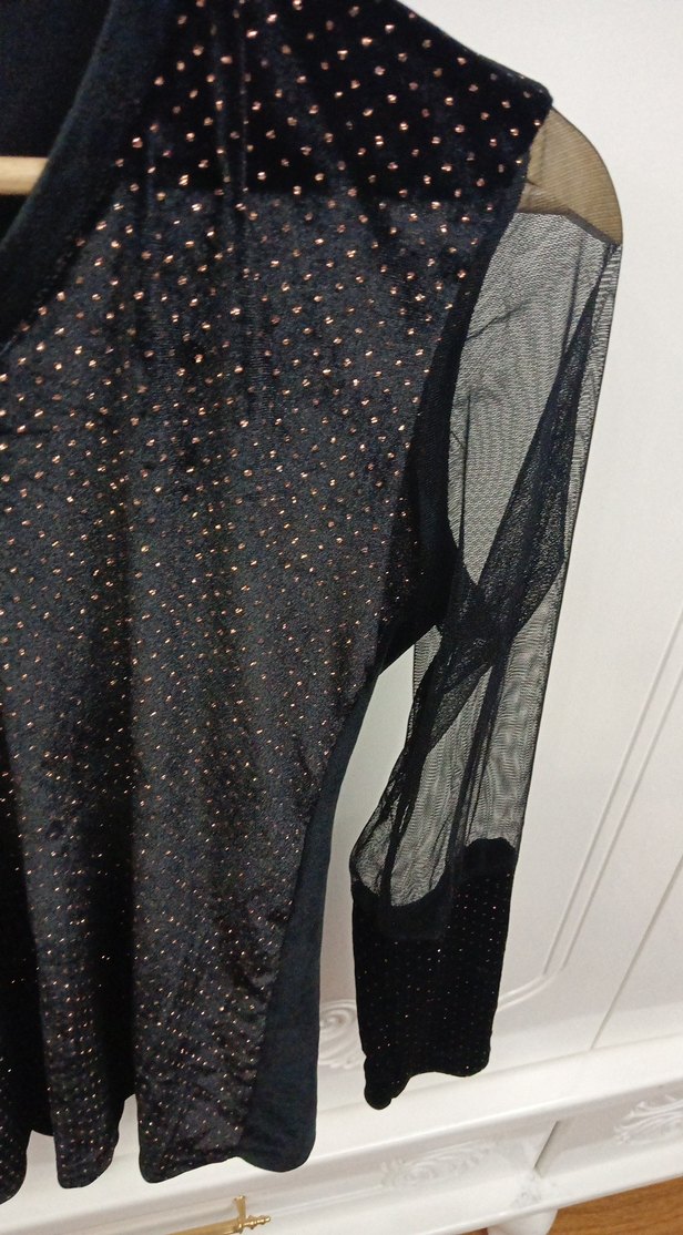 Siyah Parlak Uzun Kollu V Yaka Bluz kadife - Görsel 3