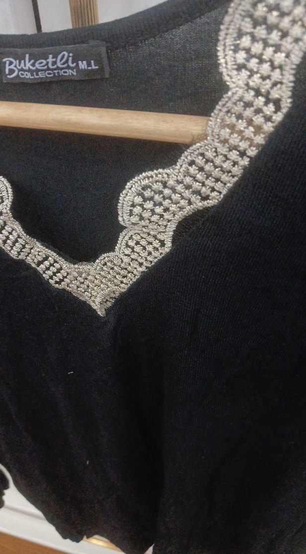 Siyah V Yaka Triko Bluz - Görsel 3