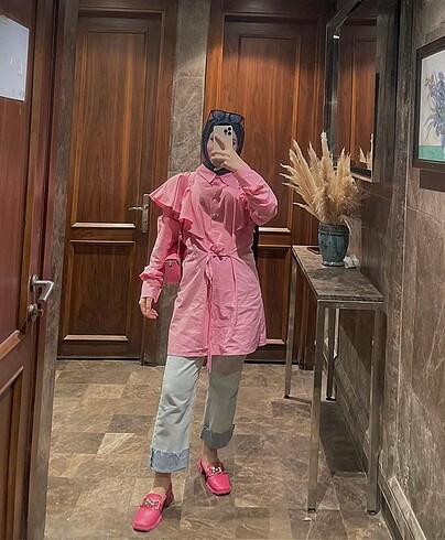 Pembe gömlek