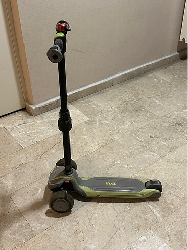 Voit 3 tekerlekli skooter