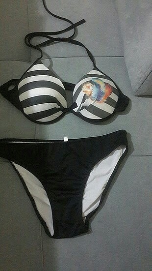 Siyah bikini 