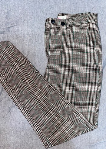Gri Düğmeli Ekose Kumaş Kadın Pantolon