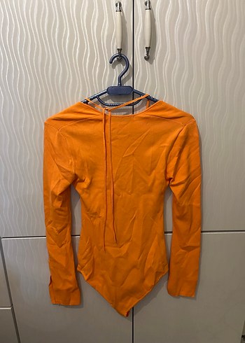 Turuncu Deri V Yaka Crop Top - Görsel 3