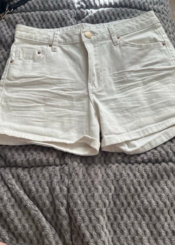 32 Beden Stradivarius Şort beyaz mini