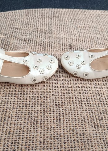 Kızlar için Beyaz Tokalı Babet Ayakkabı - Görsel 2