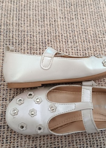 Kızlar için Beyaz Tokalı Babet Ayakkabı - Görsel 3