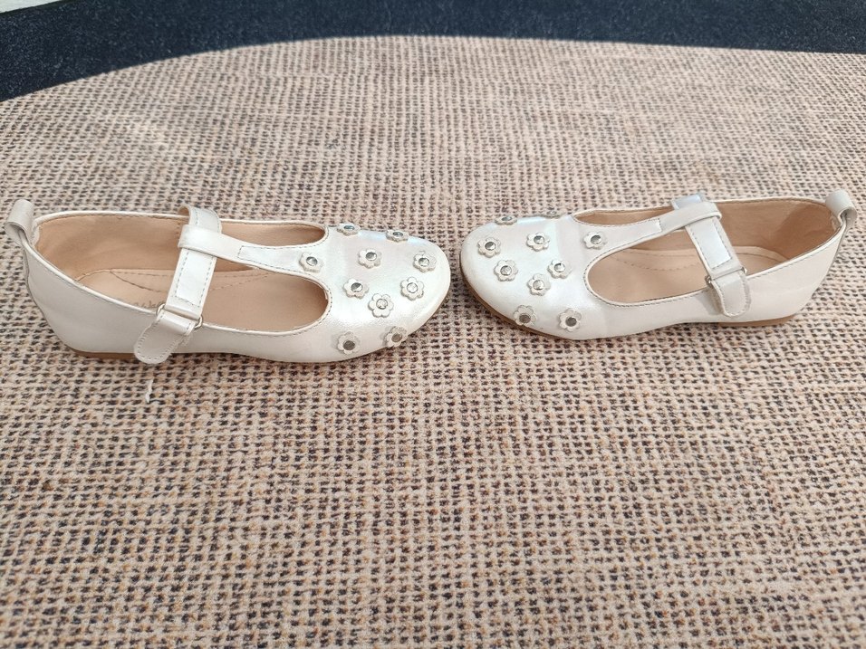 Kızlar için Beyaz Tokalı Babet Ayakkabı - Görsel 2