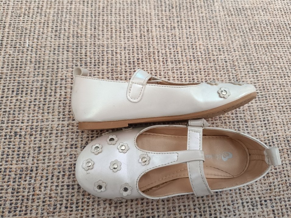 Kızlar için Beyaz Tokalı Babet Ayakkabı - Görsel 3