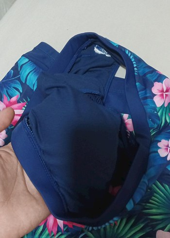 Renkli Çiçek Desenli Kız Bikini Takımı içinde pet vardır - Görsel 4