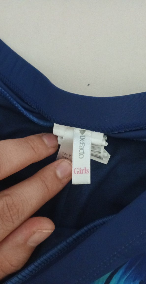 Renkli Çiçek Desenli Kız Bikini Takımı içinde pet vardır - Görsel 5