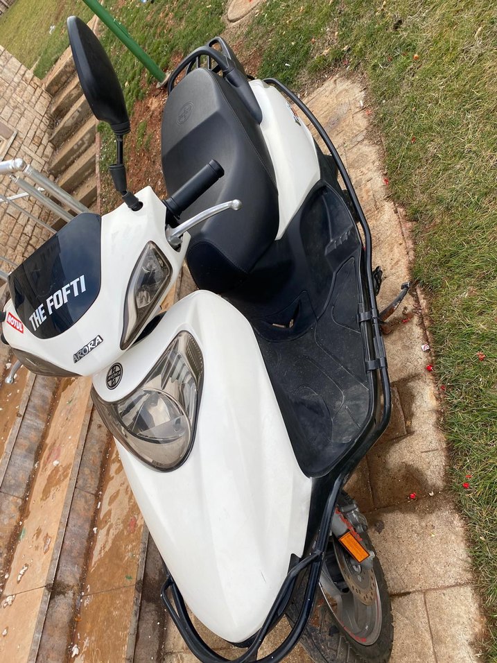 Beyaz Leopar Desenli Kabartmalı Motosiklet fiyat sorunuz - Görsel 2