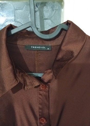 Bordo Uzun Kollu Düğmeli Saten Elbise - Görsel 2