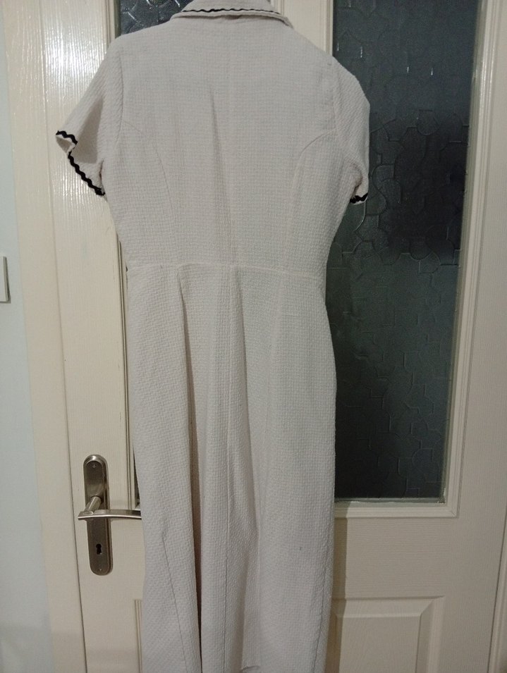 Düğmeli Beyaz Uzun Kadın Elbise - Görsel 3