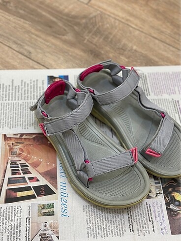 Spor sandalet