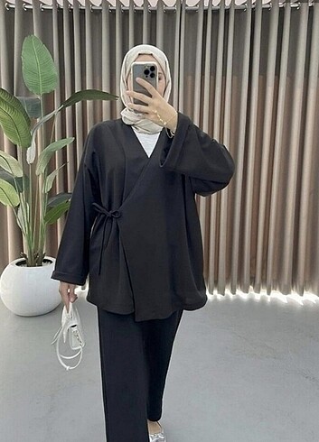 Siyah yandan bağlamalı kimono