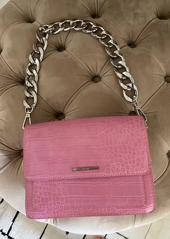 Bershka Pembe Zincir Detaylı Deri Kadın Çanta
