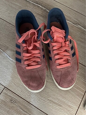 Adidas spor ayakkabı
