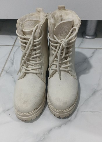 Beyaz Kürklü Deri Kadın Bot - Görsel 2