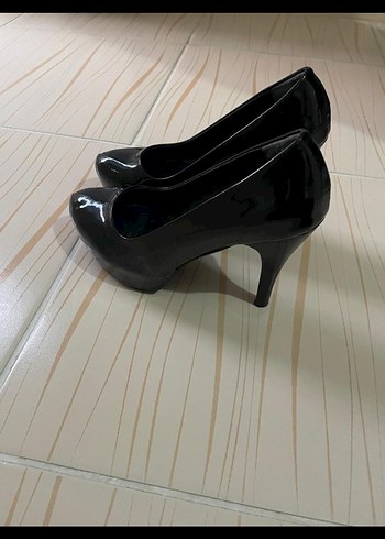 Siyah Parlak Stiletto Topuklu Kadın Ayakkabı