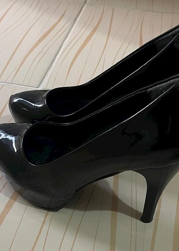 Siyah Parlak Stiletto Topuklu Kadın Ayakkabı