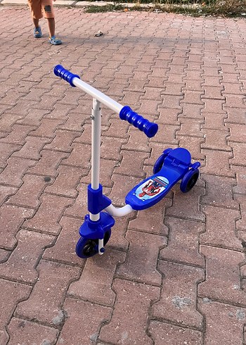Mavi Çocuk Scooter'ı
