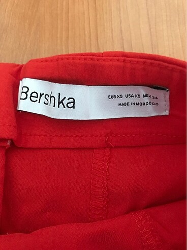 xs Beden Bershka kırmızı mini yırtmaçlı elbise