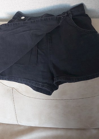 s Beden Düğmeli Siyah Mini Kot Şort