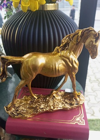 Parlak Altın Renkli At Figürü - Görsel 2