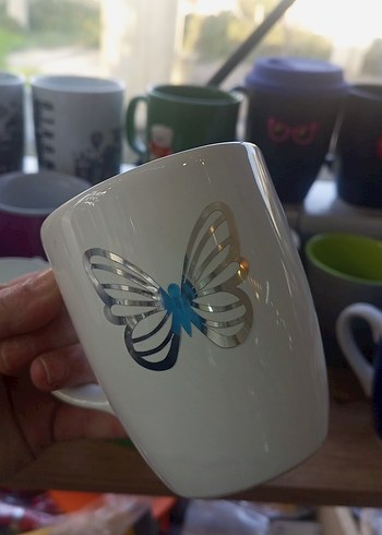 Kelebek Desenli Beyaz Seramik Kupa - Görsel 2