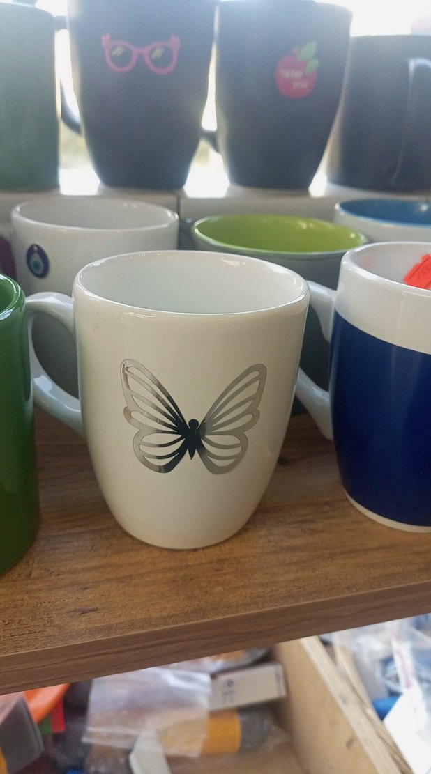 Kelebek Desenli Beyaz Seramik Kupa - Görsel 3