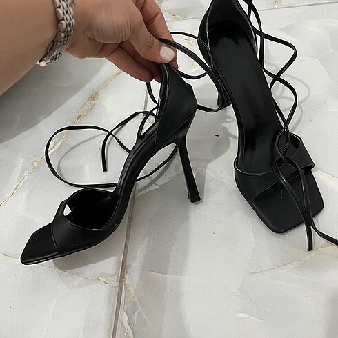 Trendyol & Milla Siyah topuklu sandalet