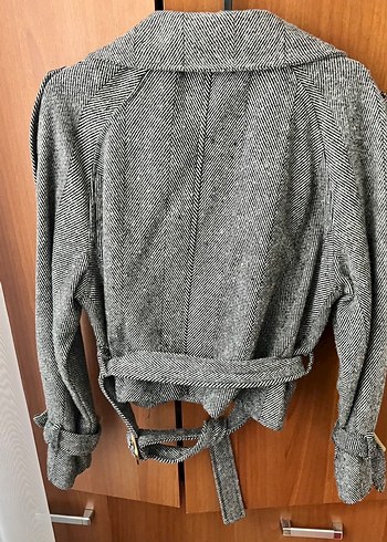 Gri Kemer Detaylı Kısa Kadın Ceket - Görsel 3