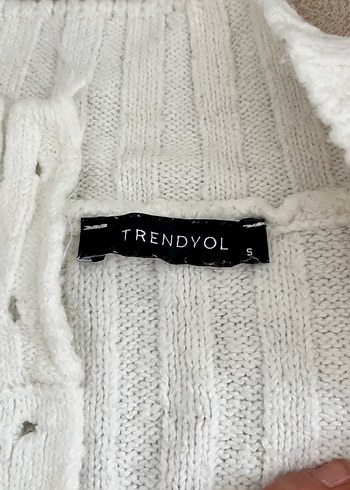 Düğmeli Beyaz Yüksek Yakalı Kadın Triko - Görsel 2