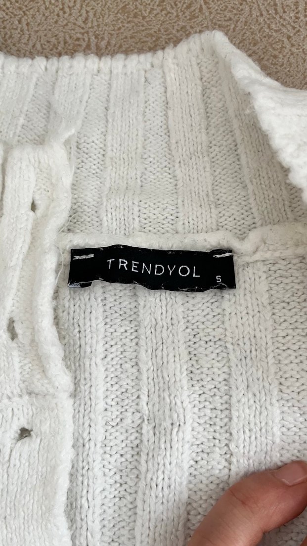 Düğmeli Beyaz Yüksek Yakalı Kadın Triko - Görsel 2