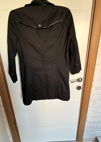 Düğmeli Siyah Deri Detalı Midi Trençkot - Görsel 5