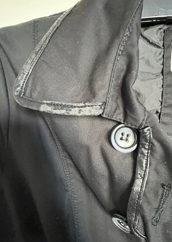 Düğmeli Siyah Deri Detalı Midi Trençkot - Görsel 3