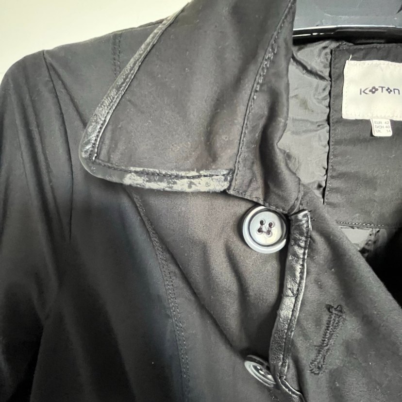 Düğmeli Siyah Deri Detalı Midi Trençkot - Görsel 3