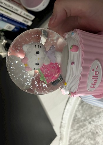 Pembe Hello Kitty Kar Küresi Figür