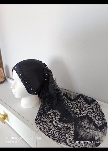 Dantel Detaylı Siyah Gotik Kadın Başörtüsü