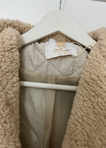 Bej düğmeli tesettür kapitone mont - Görsel 2