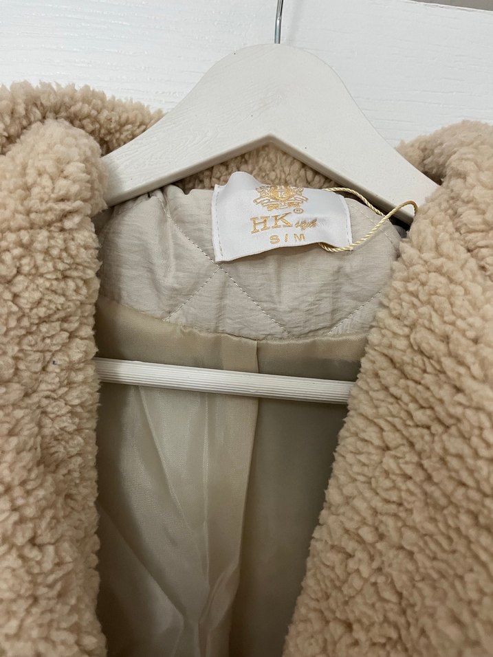 Bej düğmeli tesettür kapitone mont - Görsel 2