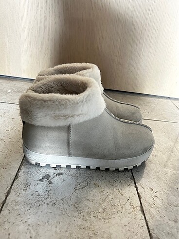 38 Beden Calvin Klein Ugg Bot Bej