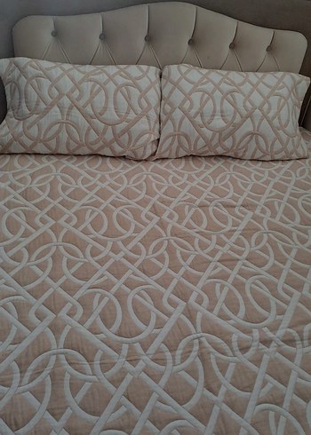 Nakışlı Beyaz Yatak Örtüsü - Görsel 4