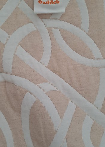 Nakışlı Beyaz Yatak Örtüsü - Görsel 2