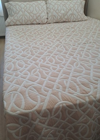 Nakışlı Beyaz Yatak Örtüsü - Görsel 3