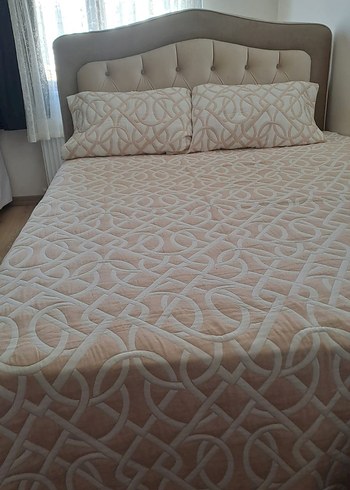 Nakışlı Beyaz Yatak Örtüsü - Görsel 5