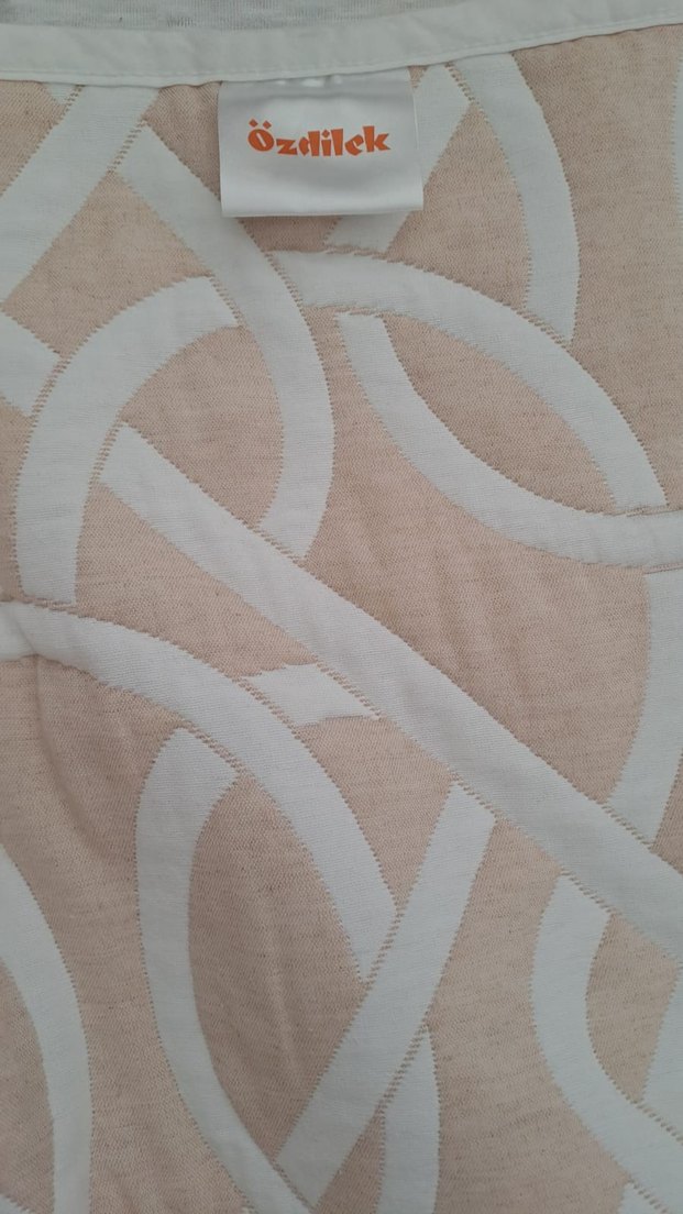 Nakışlı Beyaz Yatak Örtüsü - Görsel 2