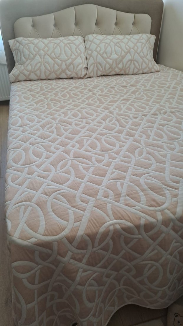 Nakışlı Beyaz Yatak Örtüsü - Görsel 3