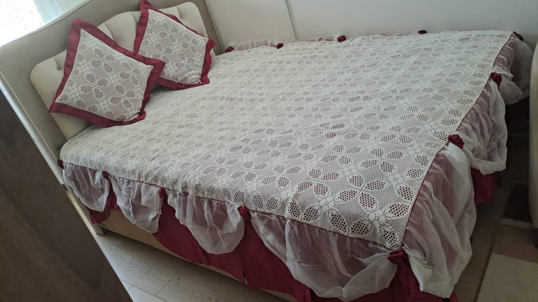 Beyaz Nakışlı Yatak Örtüsü ve Kırlent Seti - Görsel 3