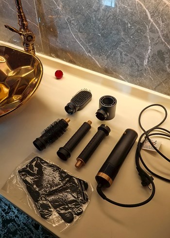 Dyson Siyah Saç Şekillendirici Seti ve Eldiven